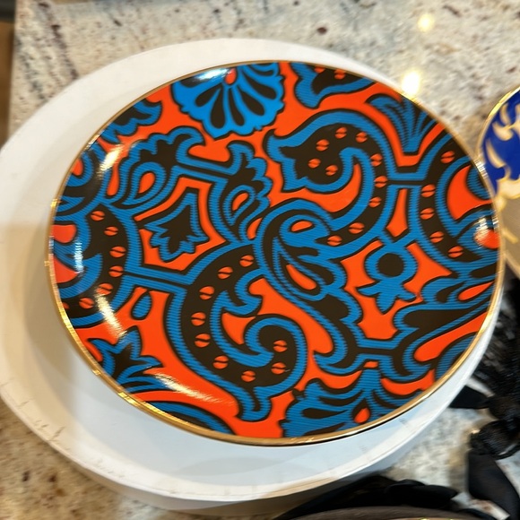 Tracy Reese dessert plates, 4 new never used, 18k gold rim - Picture 2 of 11